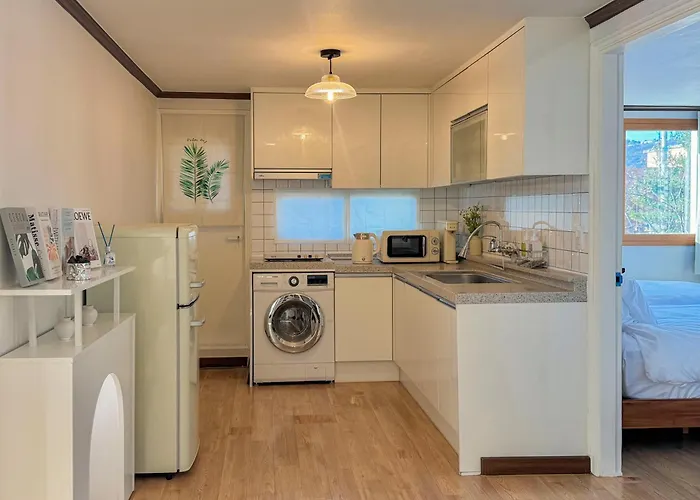 Апартаменты Hyehwa Myeongdong Naksan Kpop 3 Bedroom 1 And Half Bathroom Сеул