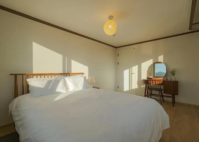 Апартаменты Hyehwa Myeongdong Naksan Kpop 3 Bedroom 1 And Half Bathroom