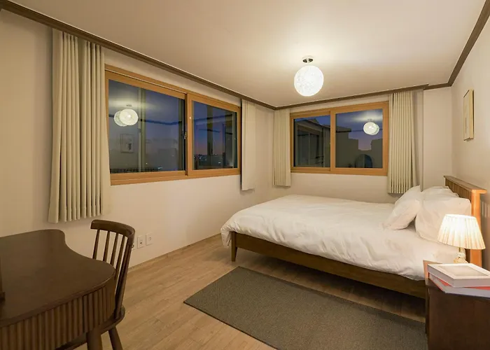 Апартаменты Hyehwa Myeongdong Naksan Kpop 3 Bedroom 1 And Half Bathroom