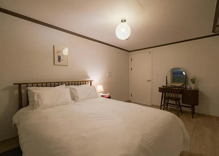 Апартаменты Hyehwa Myeongdong Naksan Kpop 3 Bedroom 1 And Half Bathroom