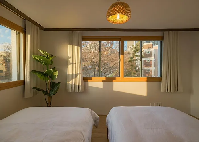 Апартаменты Hyehwa Myeongdong Naksan Kpop 3 Bedroom 1 And Half Bathroom Сеул