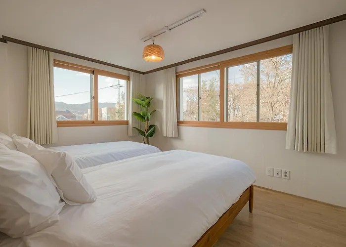 Апартаменты Hyehwa Myeongdong Naksan Kpop 3 Bedroom 1 And Half Bathroom