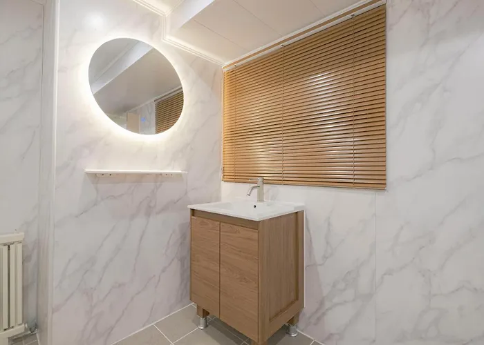 Hyehwa Myeongdong Naksan Kpop 3 Bedroom 1 And Half Bathroom *